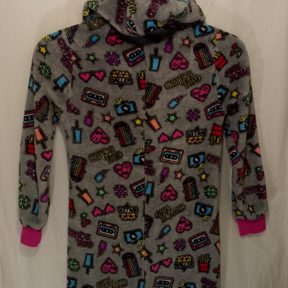 PEACE LOVE & FASHION FUN PRINT ONESIE - Picture 5 of 7